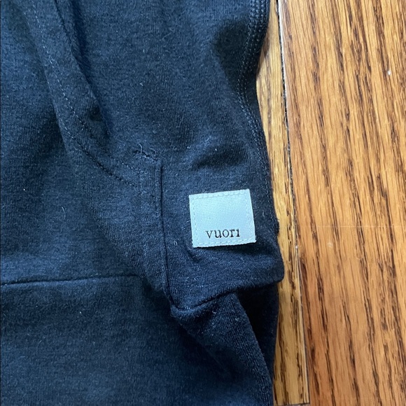 Vuori Halo Performance Hoodie in Black Heather - Picture 6 of 8